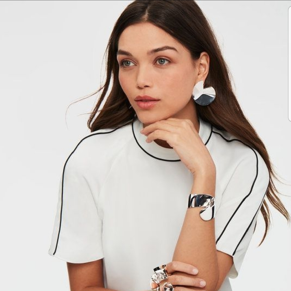 Henri bendel earrings